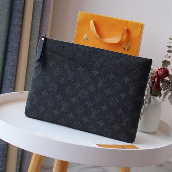 LV M62048 Daily Pouch Black Monogram Canvas & Cowhide