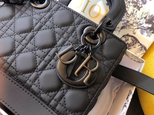 BORSA MEDIA LADY 20 IN PELLE DI VITELLO NERA