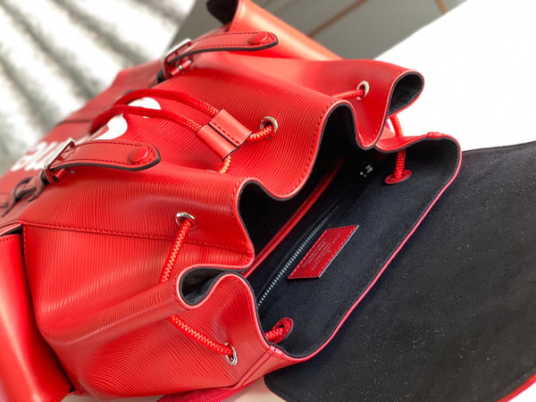 ZAINO PICCOLO LV x SUPREME CHRISTOPHER 47 IN PELLE DI VITELLO EPI ROSSA