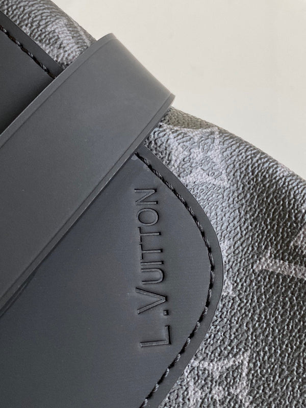 ZAINO STEAMER 45 IN TELA MONOGRAM ECLIPSE GUN METAL E FIBBIA IN PELLE DI VITELLO NERA CON ARGENTO