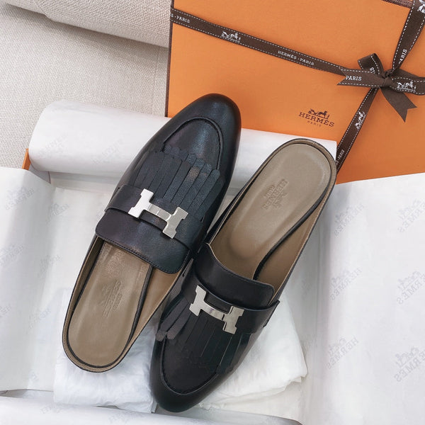 HM Buckle Tassel Mule Black Goat Leather 348025