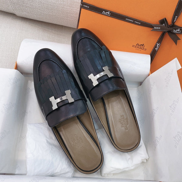 HM Buckle Tassel Mule Pelle di capra nera 348025