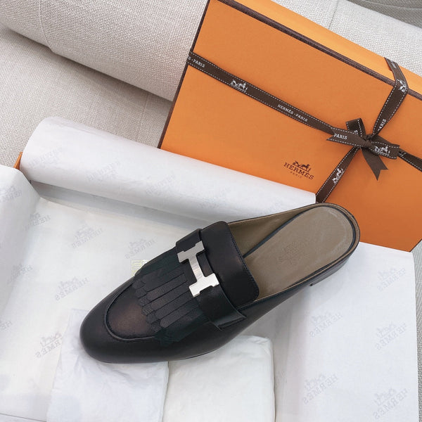 HM Buckle Tassel Mule Black Goat Leather 348025