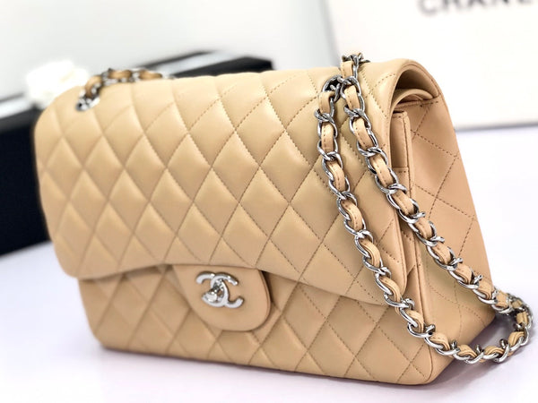 borsa a patta jumbo 30 beige chiaro in pelle di agnello con finiture in argento