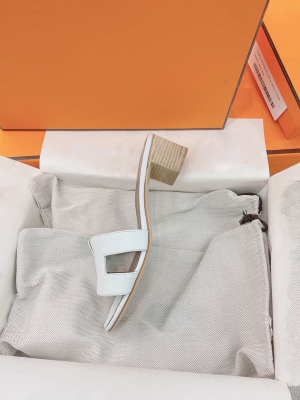 Sandalo Oasis in pelle di vitello Epsom bianco