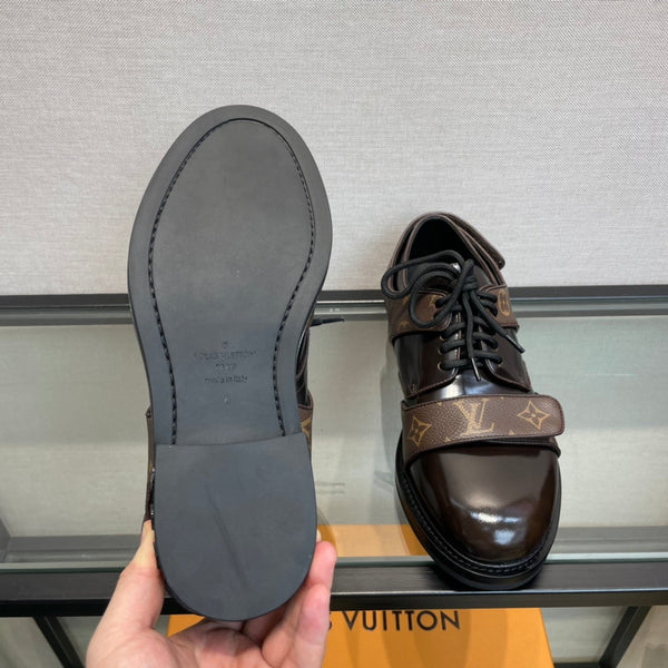 SCARPE LV DERBY HARNESS IN PELLE DI VITELLO MARRONE CIOCCOLATO