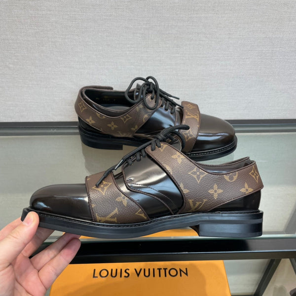 SCARPE LV DERBY HARNESS IN PELLE DI VITELLO MARRONE CIOCCOLATO