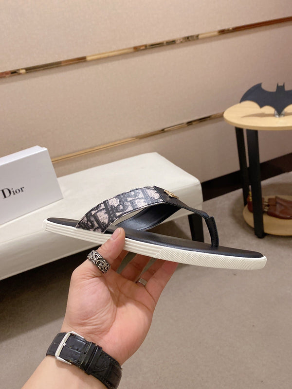 CD ALIAS THONG SANDAL BLACK CALFSKIN