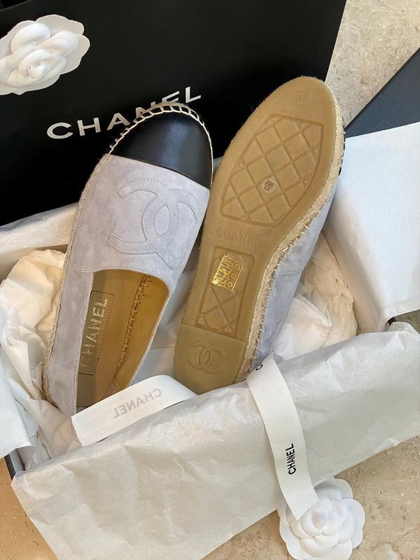 espadrillas in pelle scamosciata grigia e nera di agnello