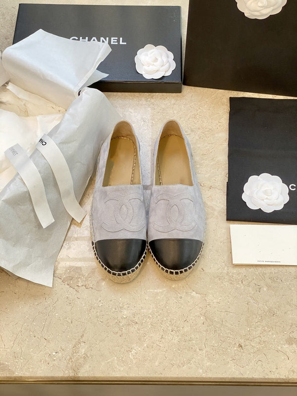 espadrillas in pelle scamosciata grigia e nera di agnello