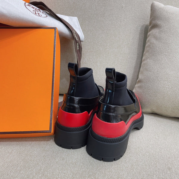 Stivaletto HM in pelle di vacchetta nera e rossa 348003