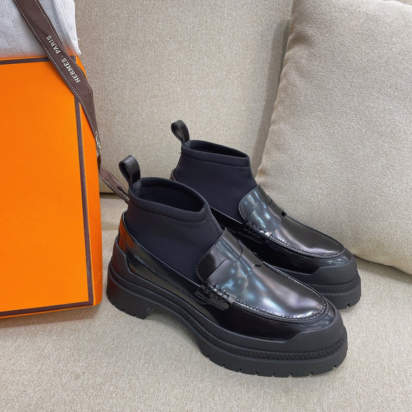 Stivaletto HM in pelle di vacchetta nera 348002