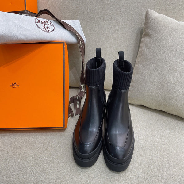 Stivaletto Chelsea HM in pelle di vacchetta nera 347998