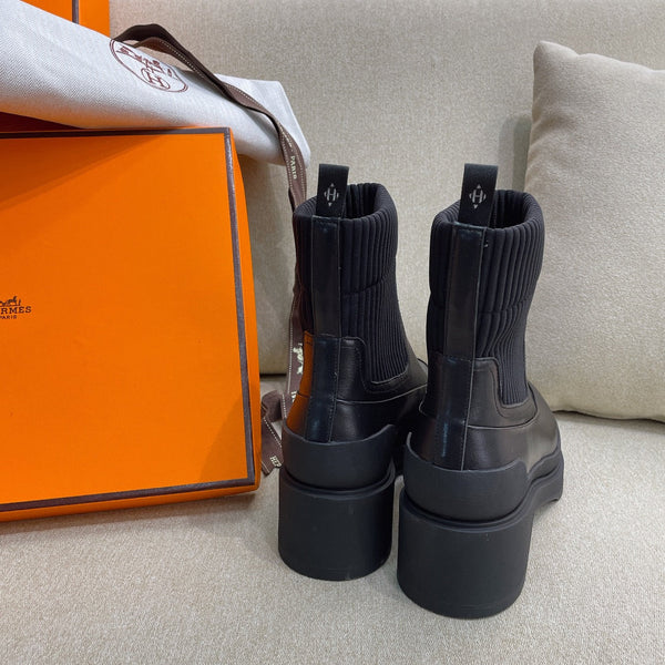 Stivaletto Chelsea HM in pelle di vacchetta nera 347998