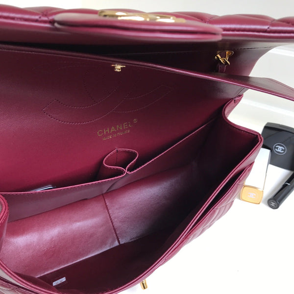 borsa a patta jumbo 30 in pelle di agnello bordeaux con finiture dorate