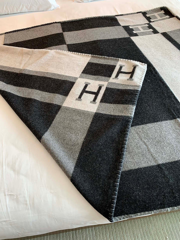 HM Avalon Throw Blanket Black Wool Cashmere