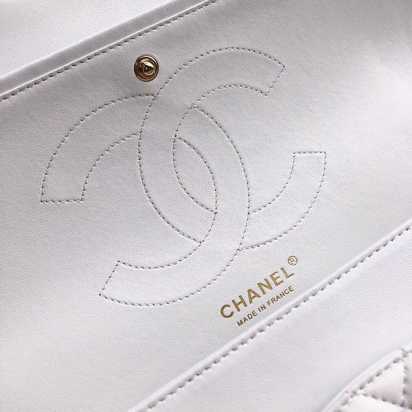 flap bag jumbo 30cm white lambskin gold hardware