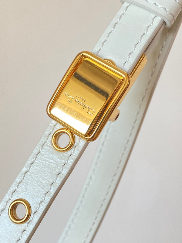 BORSA BOBBY EAST-WEST 22 IN PELLE DI VITELLO BIANCA