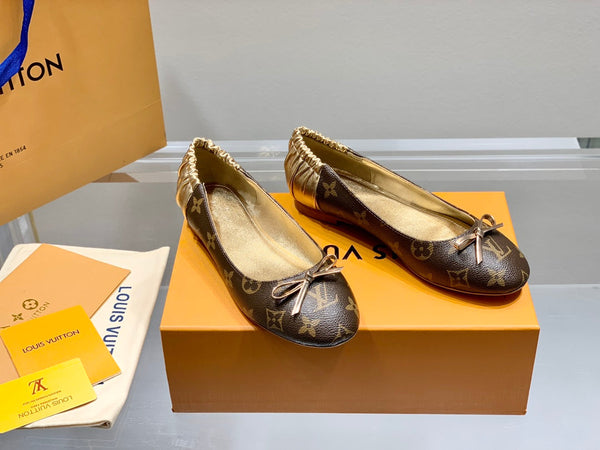 LV Joy Ballerina in pelle di vitello monogrammata marrone scuro misto giallo