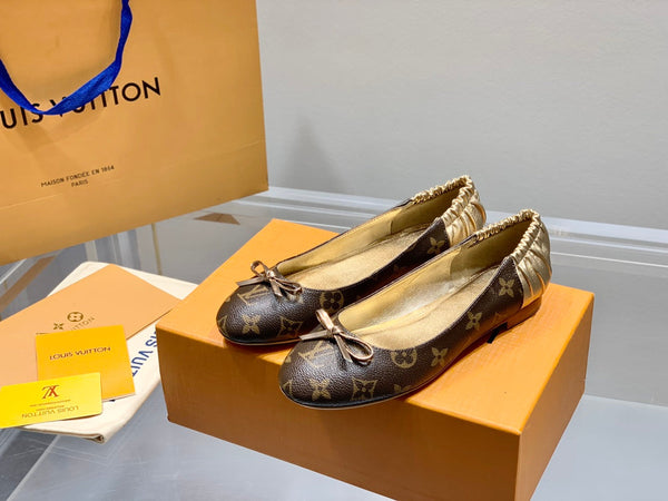 LV Joy Ballerina in pelle di vitello monogrammata marrone scuro misto giallo