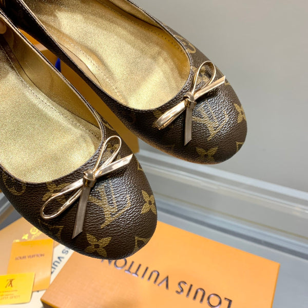 LV Joy Ballerina in pelle di vitello monogrammata marrone scuro misto giallo