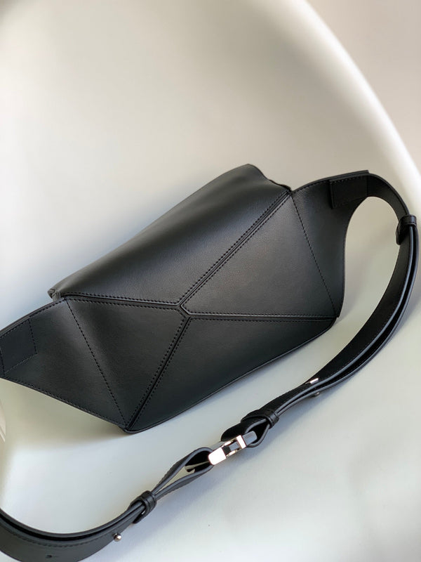Loew Puzzle Small 24cm Black Leather Belt Bag