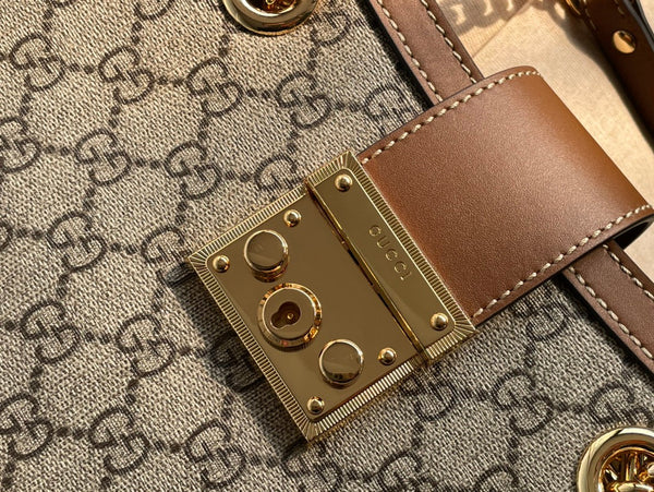 BORSA A TRACOLLA GG PADLOCK MEDIUM 26 IN TELA BEIGE E PELLE DI VITELLO MARRONE