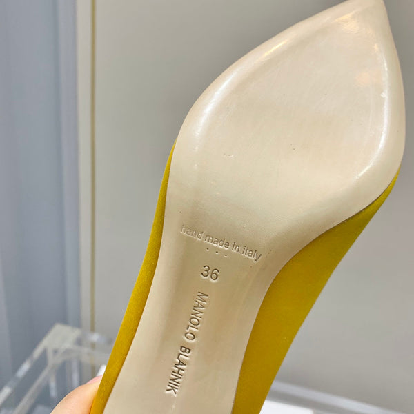 Manolo Wheat Ear Rhinestone High Heels Pumps Yellow Silk Fabric 327450