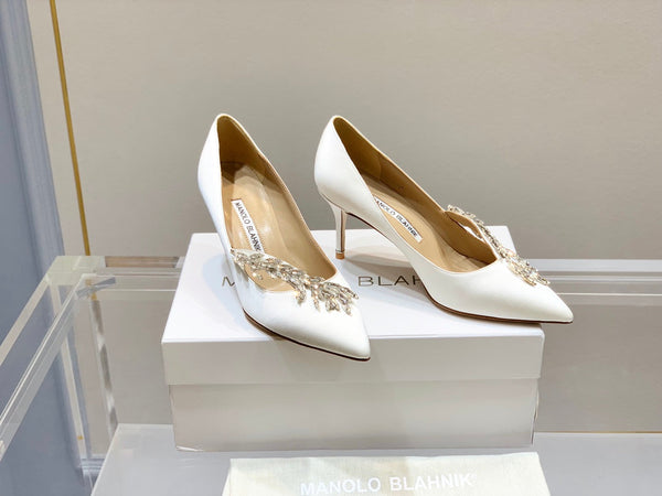 Manolo Wheat Ear Rhinestone High Heels Pumps White Silk Fabric 327453