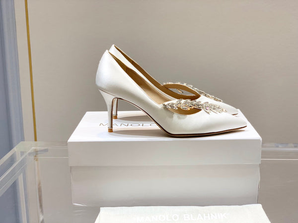 Manolo Wheat Ear Rhinestone High Heels Pumps White Silk Fabric 327453
