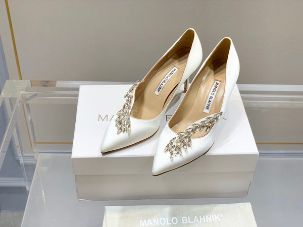 Manolo Wheat Ear Rhinestone High Heels Pumps White Silk Fabric 327453