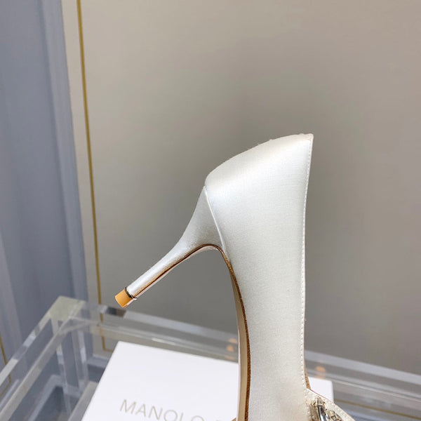 Manolo Wheat Ear Rhinestone High Heels Pumps White Silk Fabric 327453
