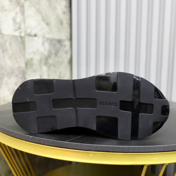 HM EMBOSSED ICON SNEAKER BLACK CALFSKIN