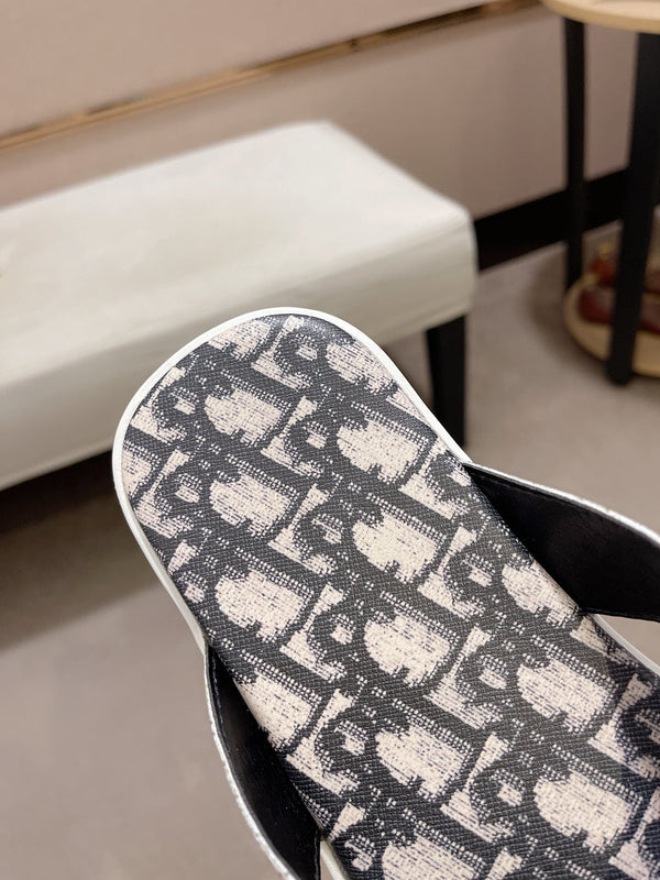 CD ALIAS THONG BLACK AND BEIGE JACQUARD