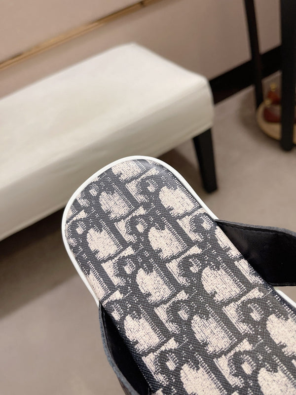 CD ALIAS THONG SNAKE MOTIF BLACK AND BEIGE CALFSKIN