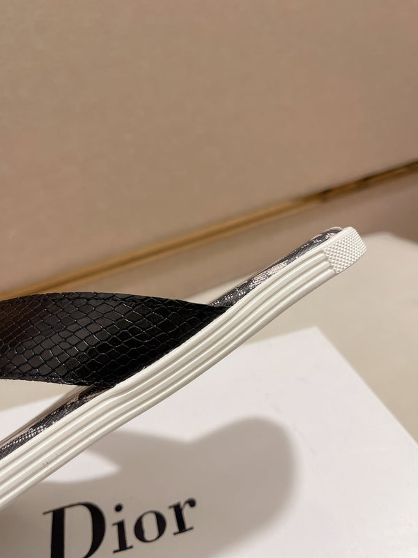 CD ALIAS THONG SNAKE MOTIF BLACK AND BEIGE CALFSKIN