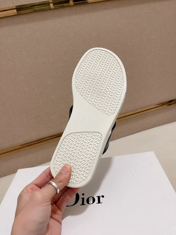 CD ALIAS THONG CROCODILE MOTIF BLACK AND BEIGE CALFSKIN