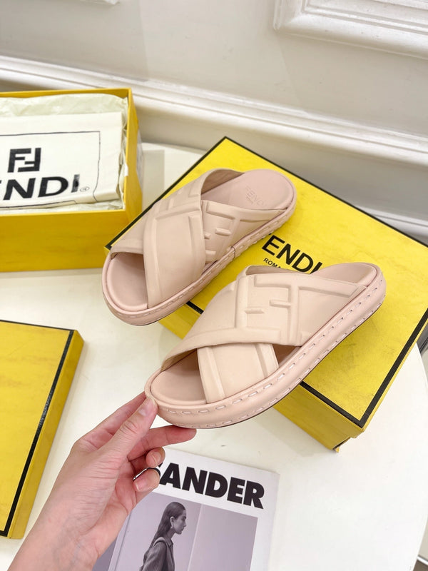 FENDI CROSSOVER SLIPPER IN PALE PINK CALFSKIN