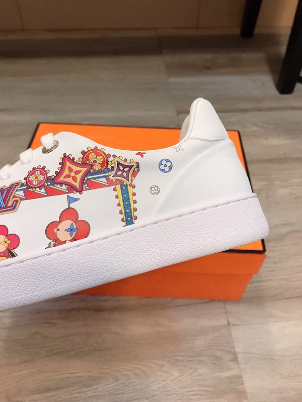 LV TRAINER WHITE CALFSKIN WITH COLORFUL PATTERN
