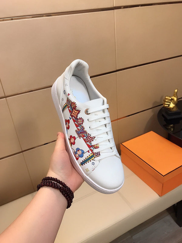 LV MEN'S ATHLETIC SHOES COMBINING LUXURIOUS QUALITY AND FASHION