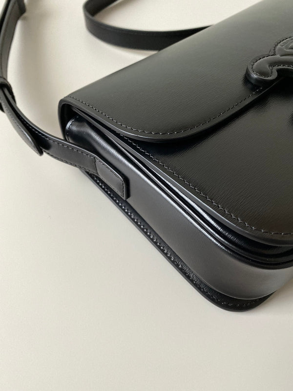 CLASSIQUE TRIOMPHE 22 ALL BLACK CALFSKIN