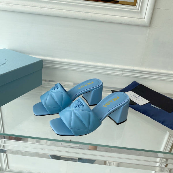 Sandalo con tacco Pra 65 suola quadrata trapuntato in pelle blu cielo