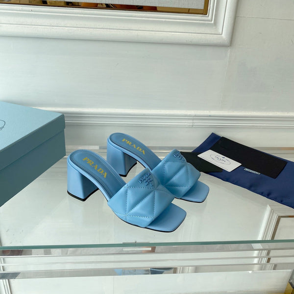 Sandalo con tacco Pra 65 suola quadrata trapuntato in pelle blu cielo