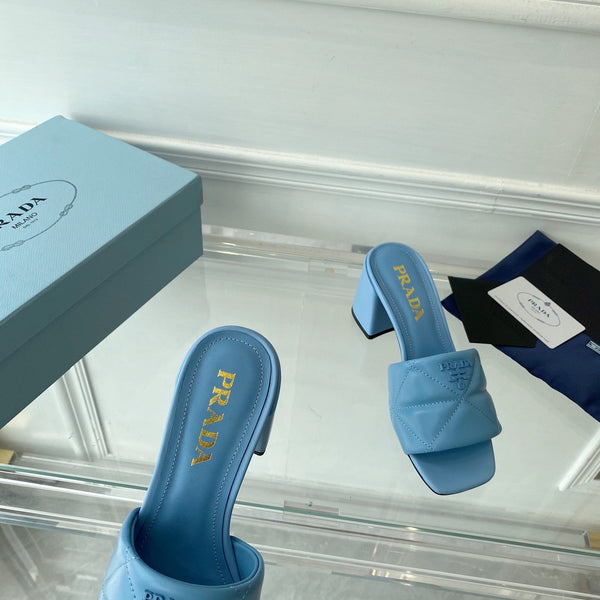 Sandalo con tacco Pra 65 suola quadrata trapuntato in pelle blu cielo