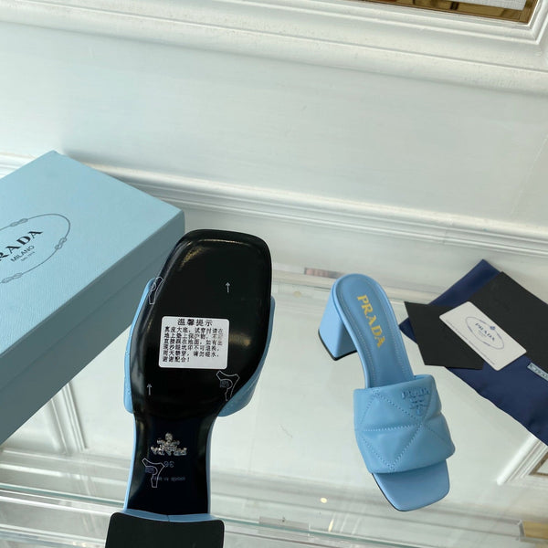 Sandalo con tacco Pra 65 suola quadrata trapuntato in pelle blu cielo