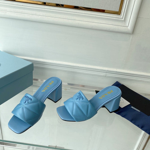 Sandalo con tacco Pra 65 suola quadrata trapuntato in pelle blu cielo