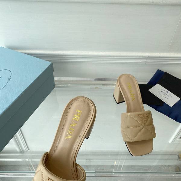 Sandalo con tacco Pra 65 suola quadrata in pelle beige trapuntata