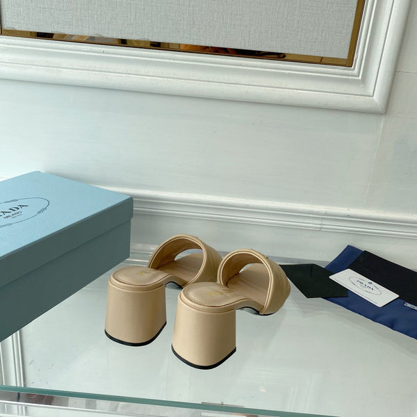 Sandalo con tacco Pra 65 suola quadrata in pelle beige trapuntata