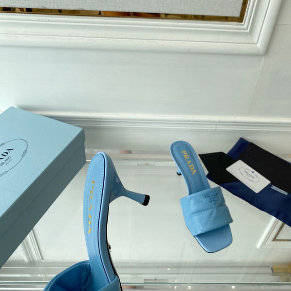 Sandalo con tacco Pra 65 a punta in pelle trapuntata blu cielo