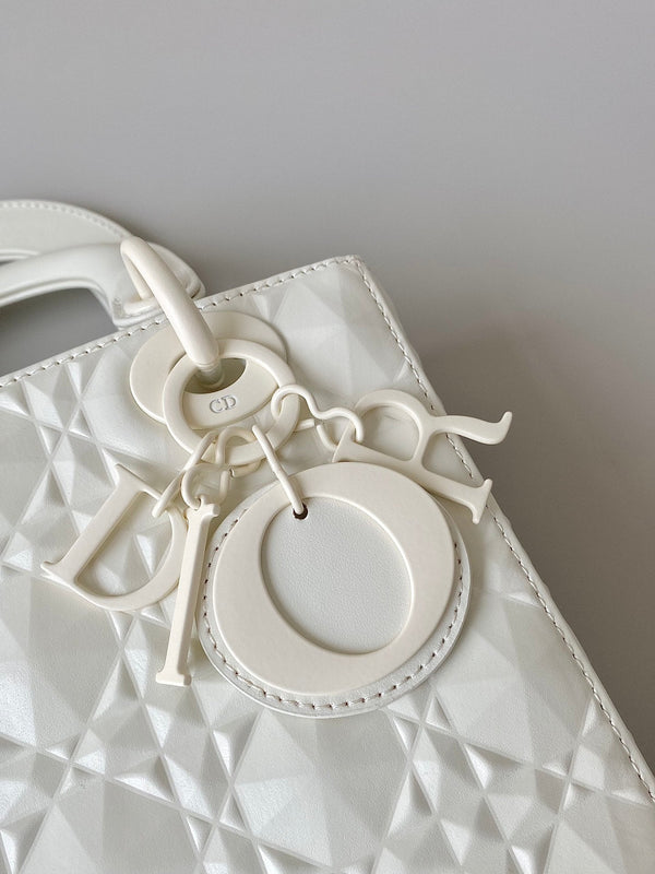 SMALL LADY 20 PELLE DI AGNELLO BIANCA MOTIVO A ROMBI